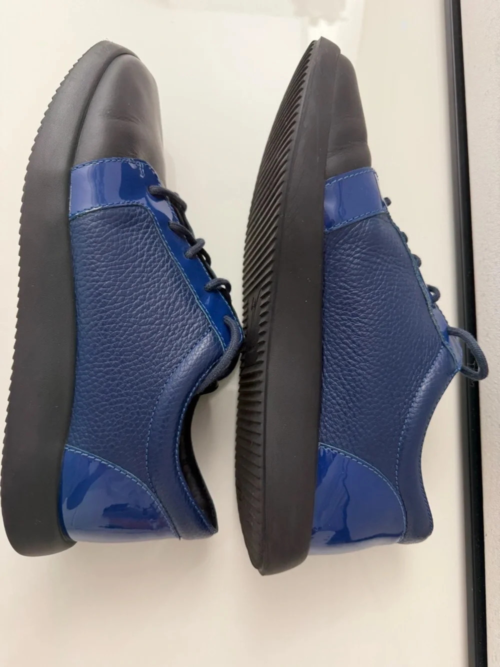 Giuseppe Zanotti Black and Blue Leather Lace-Up Sneakers - Picture 3 of 5